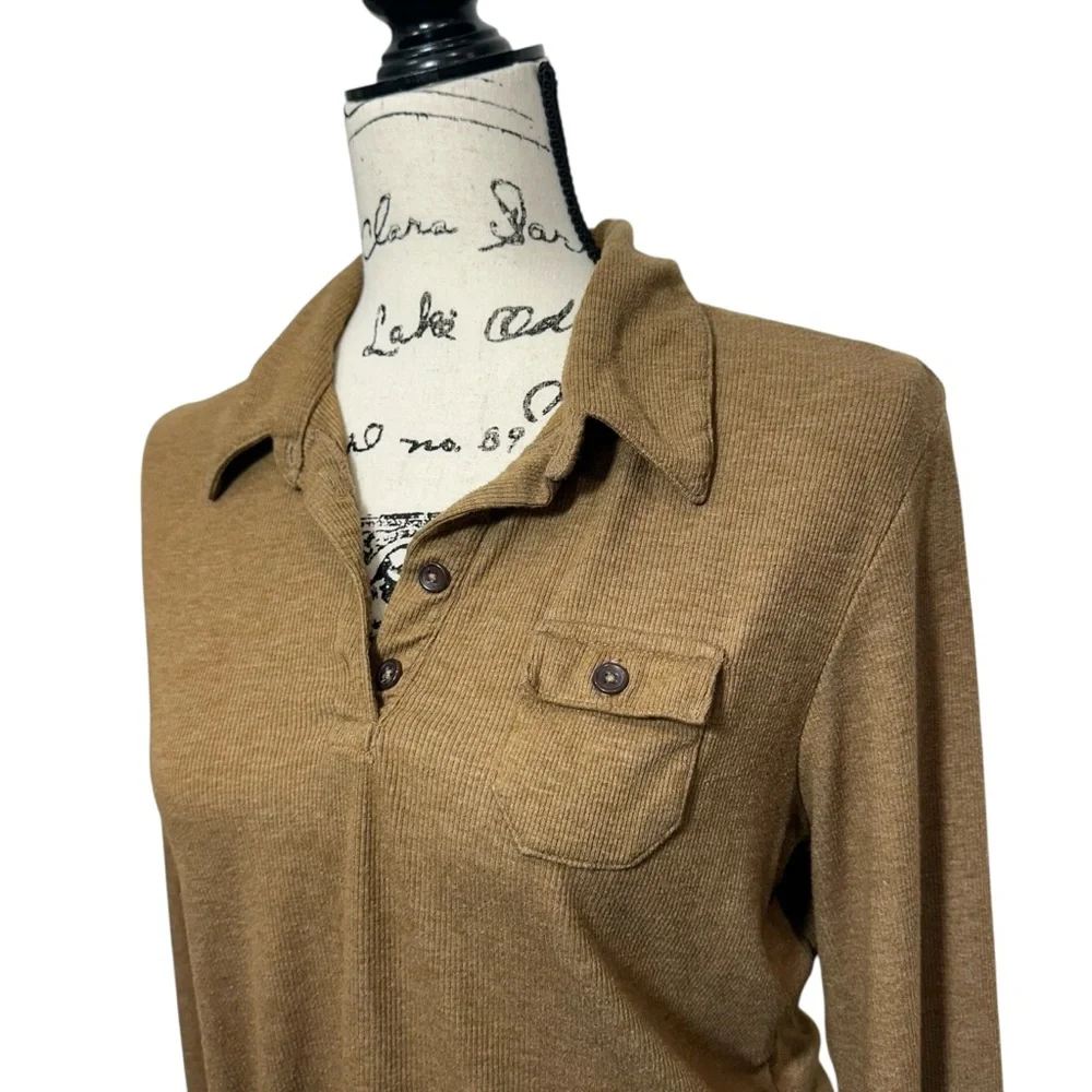 Vintage Old Navy Y2K Camel Ribbed Knit Stretch‎ Polo Top, Large